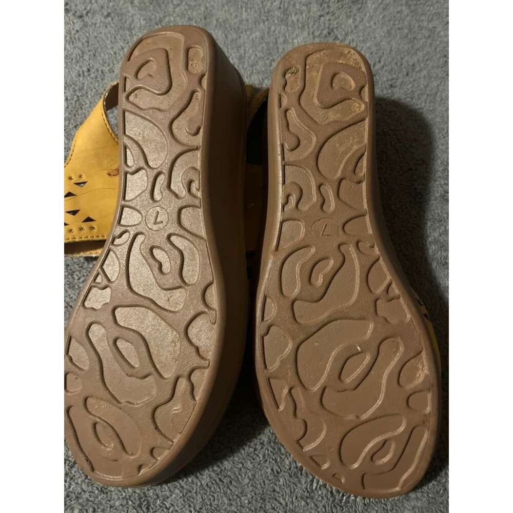 Harborsides Sandals Womens 7 Mustard Yellow Cutout Memory Foam Wedge Slingback - Picture 4 of 4